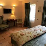 Domaine Des Escaunes 4*