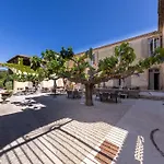 Domaine Des Escaunes 4* Sernhac