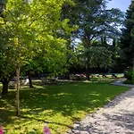 Domaine Des Escaunes Отель 4*