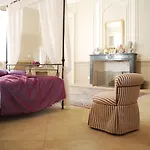 Domaine Des Escaunes Отель Sernhac