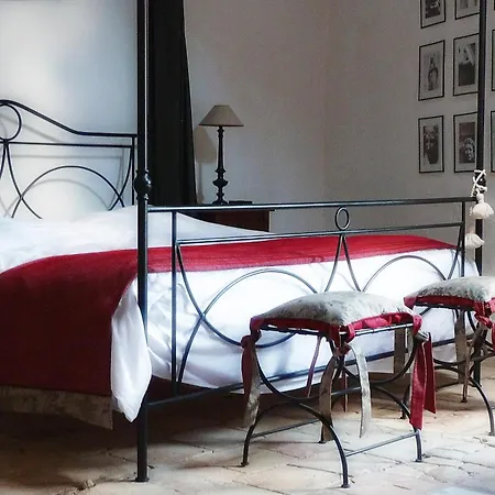 Domaine Des Escaunes Отель 4*