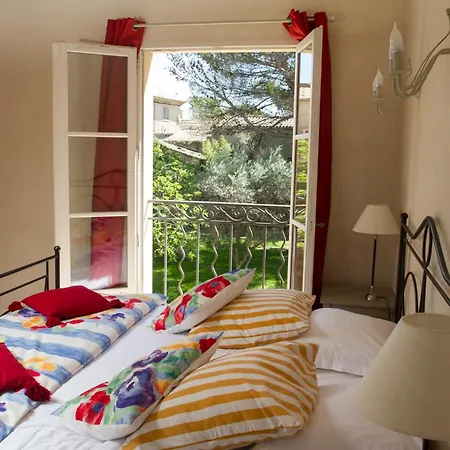 Domaine Des Escaunes 4*