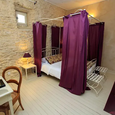 فندق Domaine Des Escaunes 4*
