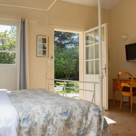 Hotel Domaine Des Escaunes Sernhac