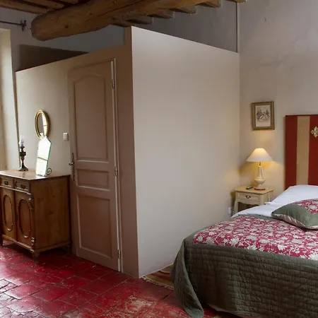 Domaine Des Escaunes 4*