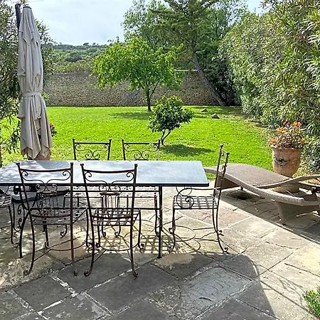 Otel Domaine Des Escaunes