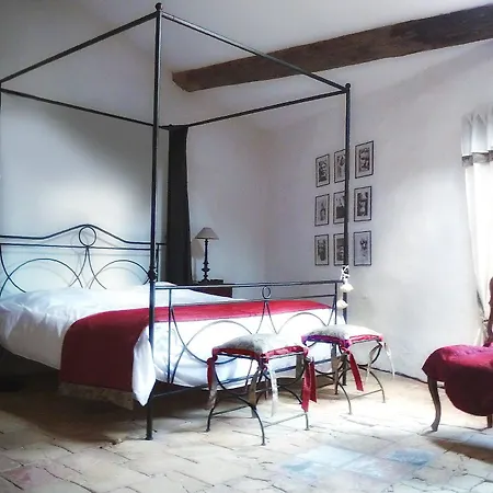 Domaine Des Escaunes Отель 4*