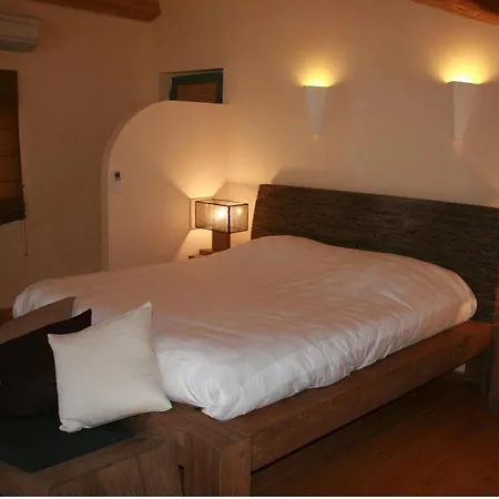 Domaine Des Escaunes Отель 4*