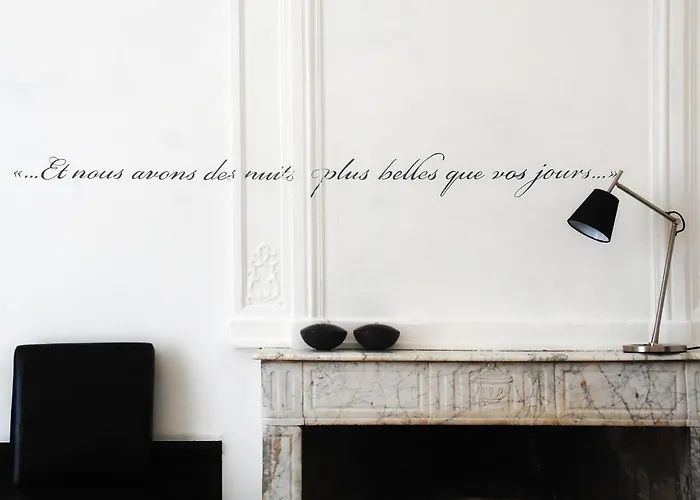 Отель Domaine Des Escaunes Sernhac