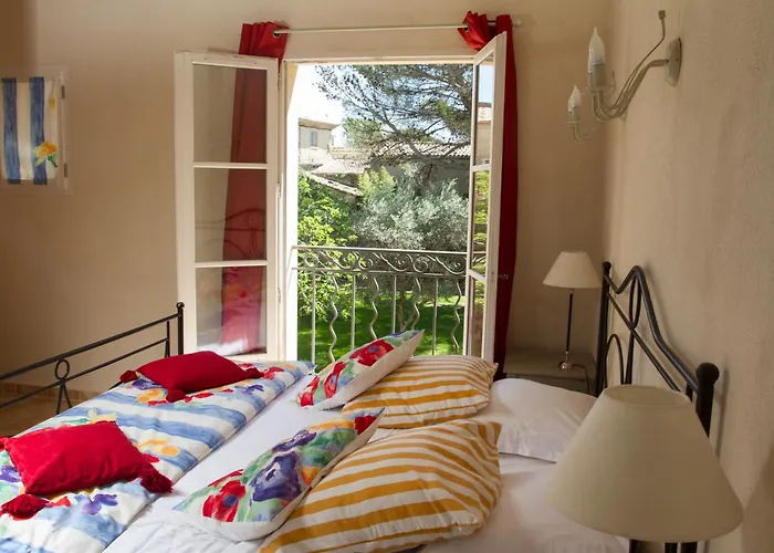 Domaine Des Escaunes 4*