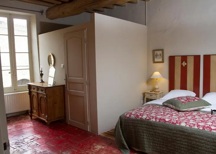 Domaine Des Escaunes 4*