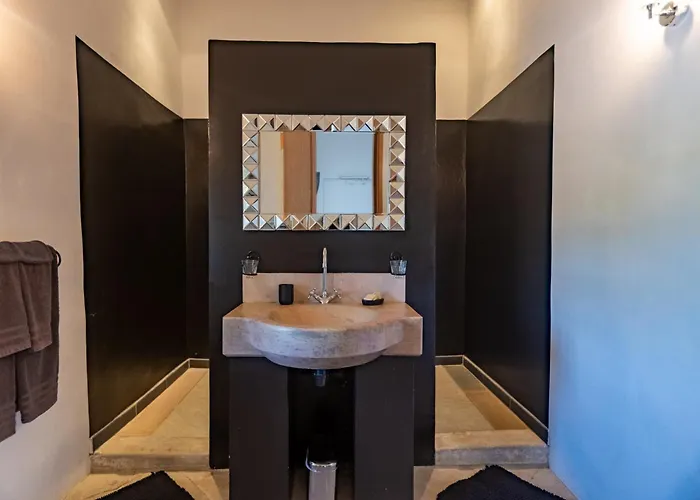 Domaine Des Escaunes Отель Sernhac