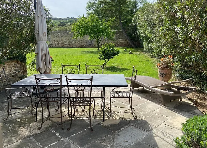 Domaine Des Escaunes 4*
